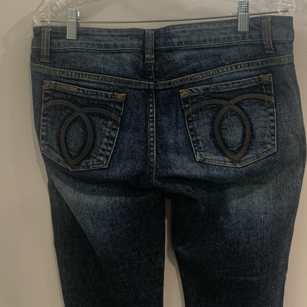 Vintage Jordache Blue Straight Leg Jeans with Subtle Fading. Zipper Trim